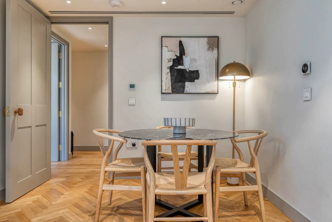 Classic One-Bedroom Apartment 2